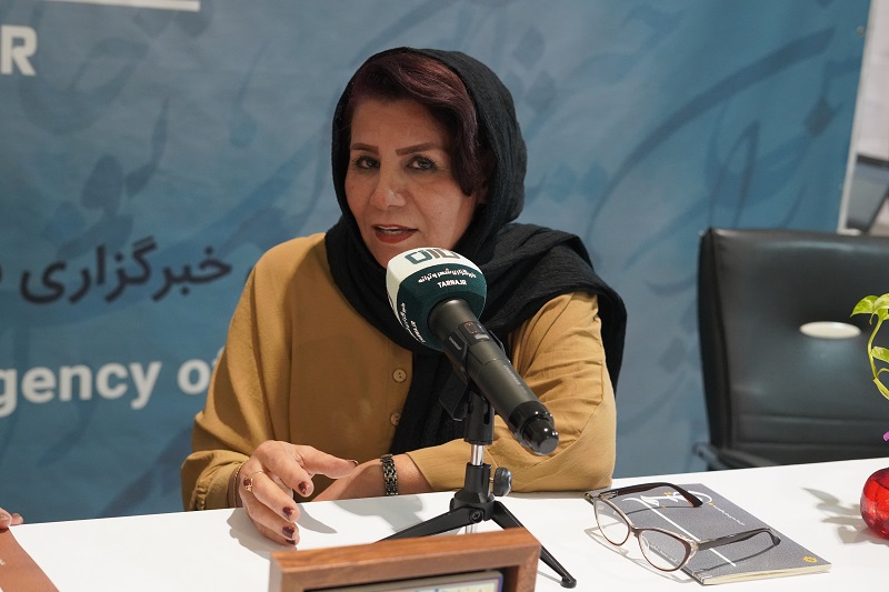 شاعر موفق کسی است که از نقد نترسد